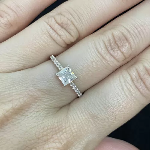 Кольцо один камень 1180891010 золото